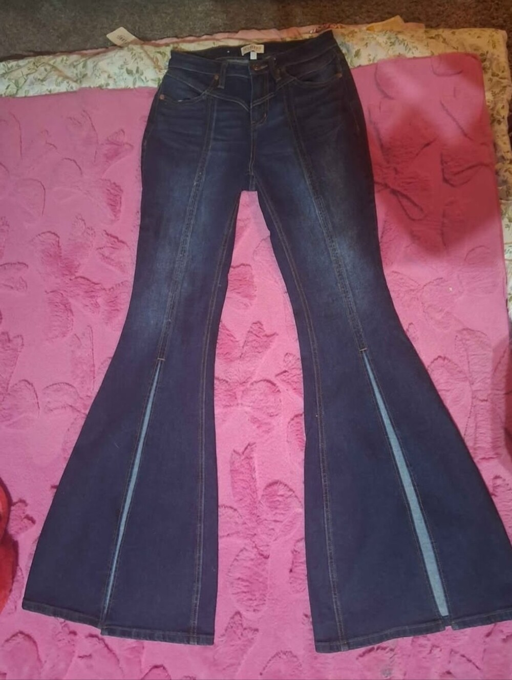 Brand new With tags Shyanne Flaired jeans